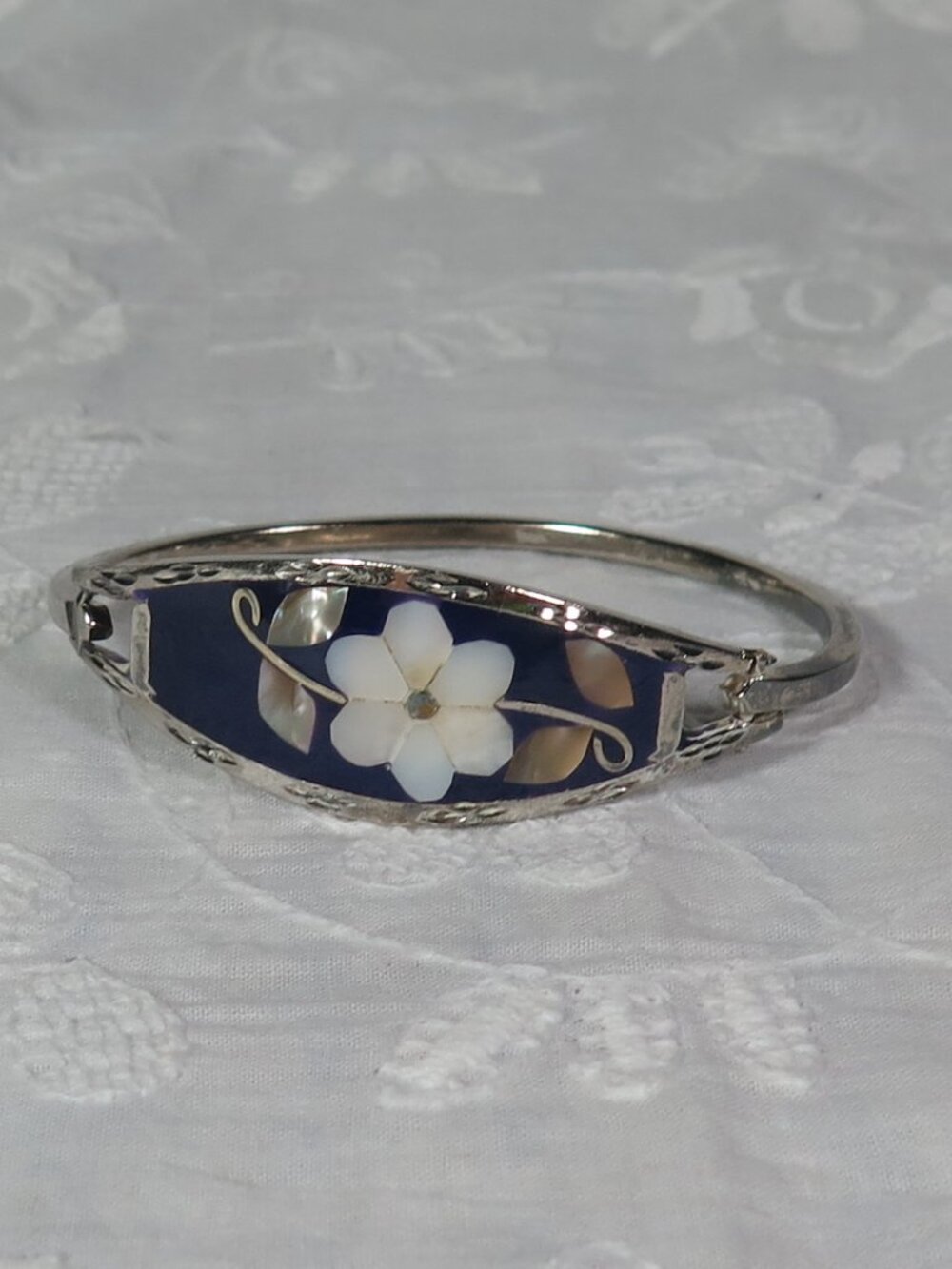 Alpaca Mexico Abalone Mother of Pearl Flower Bracelet
